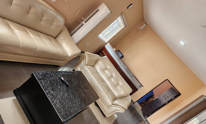 Ofin House | Budget-Friendly Good Guest House Enimarire with Kitchen