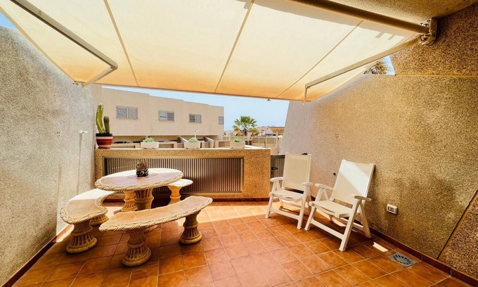 El Medano House | Inviting Ocean View at Medano Beach Hotel