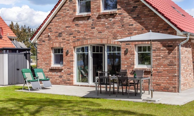 Warin House | Seeblick Warin: High-Quality Vacation Home by Lake Warin