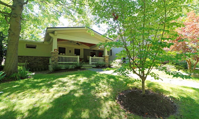 Chautauqua House | Seeds of Paradise: Year-Round Retreat Near Thunder Bridge