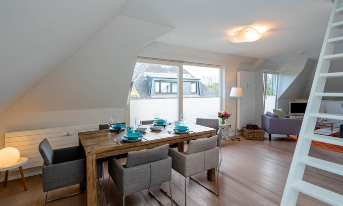 Großmorsum Apartment | Seefeder - A Serene Retreat with Family-Friendly Amenities