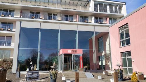 Kell am See Hotel | Pet-Friendly Hotel with Spa & Dining: Seehotel Awaits