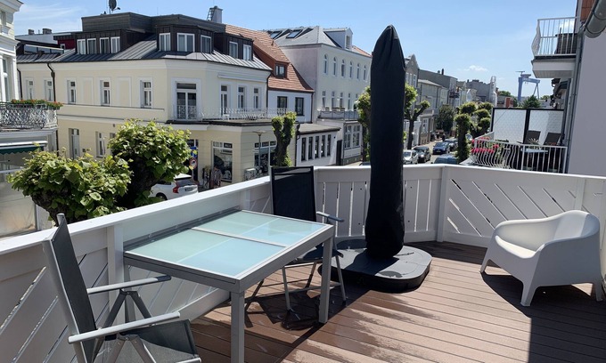 Warnemuende Apartment | Seelenstreichler: Oceanfront Bliss with Cozy Fireplace