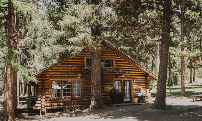 Seeley Lake Cabin | Lakefront Getaway: Seeley Cabin at Tamaracks Resort