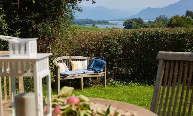 Rimsting House | Tranquil Seenparadies in Deutschland with Ocean Views