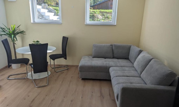 Ettensberg Apartment | Family-Friendly Souterrain Ferienwohnung with High Ratings