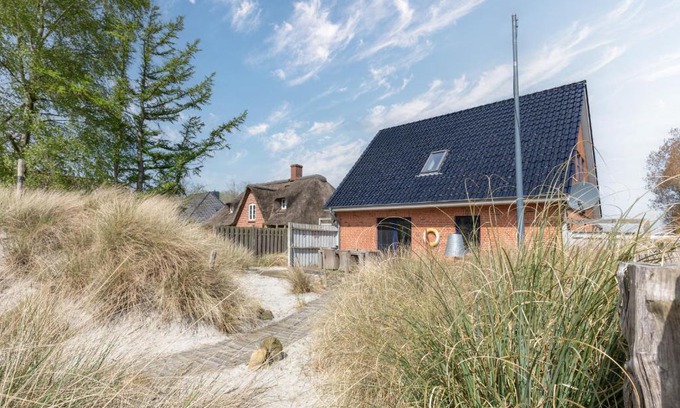 Hauert House | Explore Seequartier: Family-Friendly 4-Star Retreat