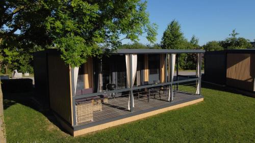 Großsteinbach Ski Chalet | Relaxing Oceanfront Retreat at SeeRuhe - Mobilheim Grosssteinbach