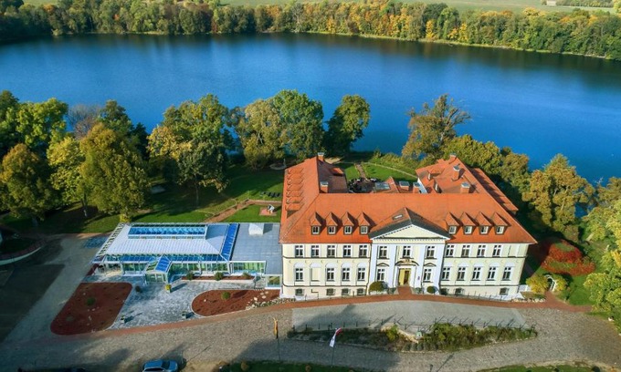 Buelow Hotel | Explore Seeschloss Schorssow: Oceanfront Relaxation Awaits