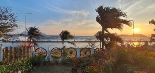Prachuap Khiri Khan House | Beachfront SeeSea Thai Wooden House with Ocean View