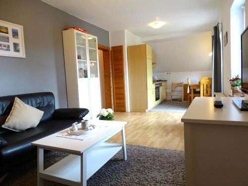 Grube Apartment | Oceanfront Bauernhaus FeWo 3: Family-Friendly Getaway