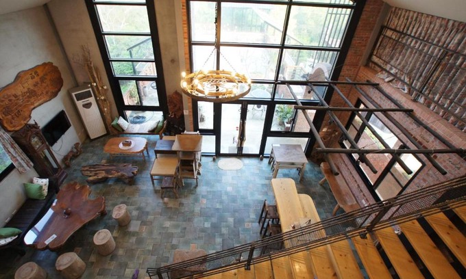 Xihu House | Cozy Getaway at SeeU Coffee and B&B with Great Amenities