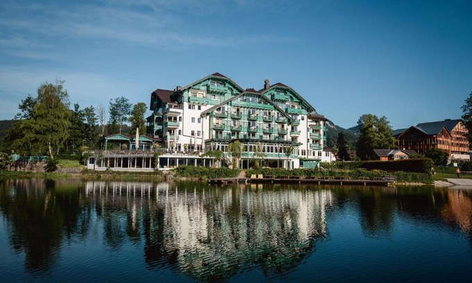 Altaussee Hotel | Elegant Getaway at Seevilla Altaussee with Ocean Views