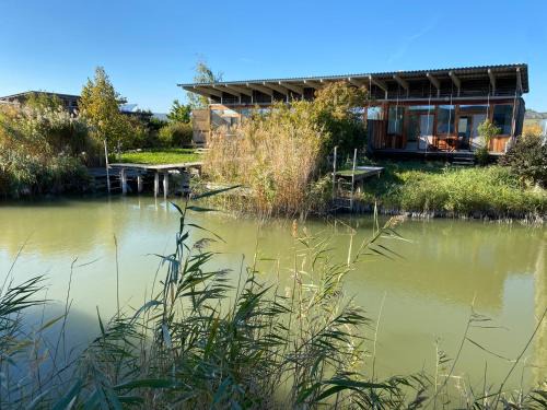Jois Villa | Seevilla Matilda: Oceanfront Retreat with Private Beach