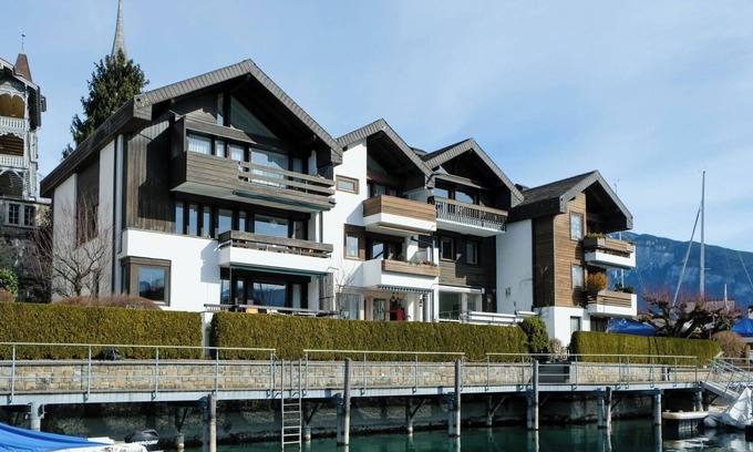 Spiez Apartment | Lake View Escape at Seewohnung 2 with Spa & Breakfast
