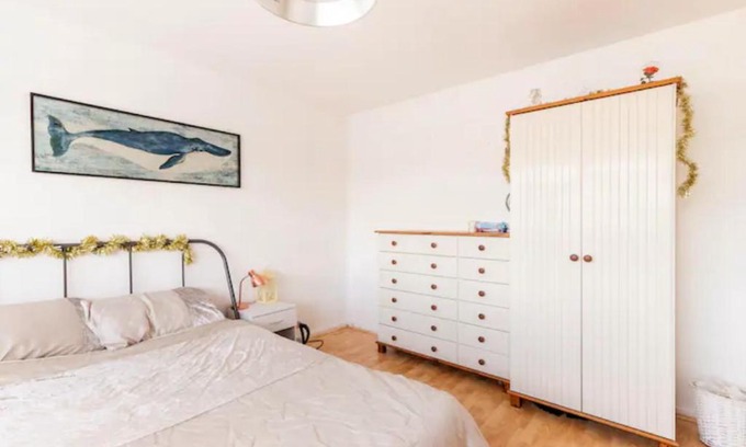 Harlow House | Pet-Friendly Retreat at Sefain Household - Family Friendly Stay