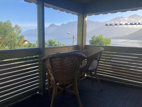 Botnhamn Cabin | Scenic Segla Guesthouse with Fjord Views and Kitchen