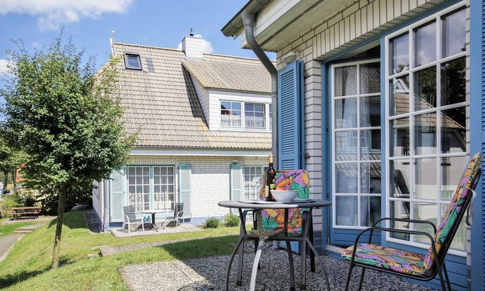 Seedorf Apartment | Pet-Friendly Oceanfront Escape at Seglertraum Ferienwohnung
