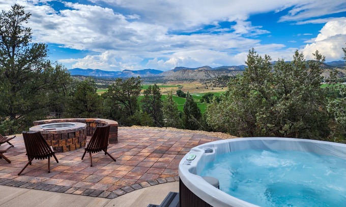 Orderville Cabin | Indulge at Sego Lily Casita with Private Hot Tub & Spa