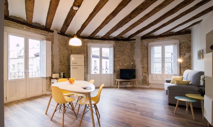 Zaragoza Old Town Apartment | Family-Friendly SEGUNDO C Apartments near Plaza del Pilar