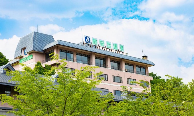 Hachimantai Hotel | Seiryukaku: Comfortable Retreat with Hot Tub & Breakfast
