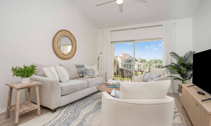 Ocean Side Village Condo | Beachside Condo Bliss: 10/10 Rated with Ocean Views