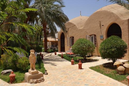 Luxor House | Relax at Sekhmet Retreat Centre with Pool & Pet-Friendly Perks