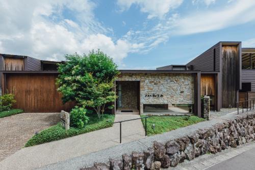 Beppu Hotel | Discover Terrace Midoubaru: Guest Rated 9/10 with Hot Tub