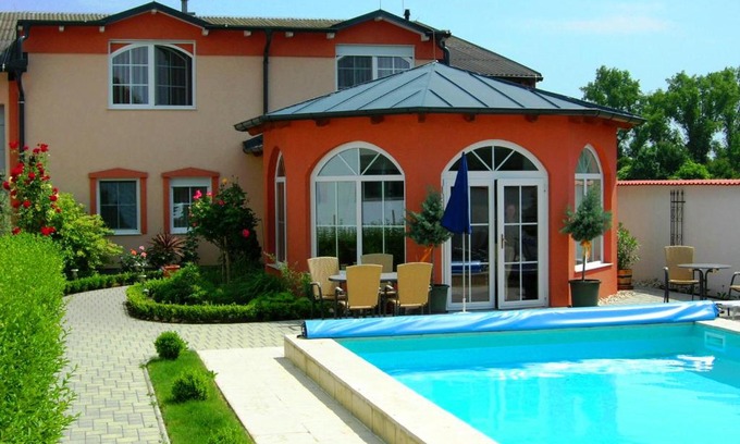 Illmitz Apartment | Ocean View Escape at Sekt & Wein - Walter Klein