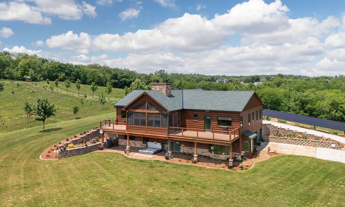 Buchanan County Bed & Breakfast | Selah Hills Ranch Off grid sustainable homestead 3 Bd 3 Ba 1/2 hour north of KC