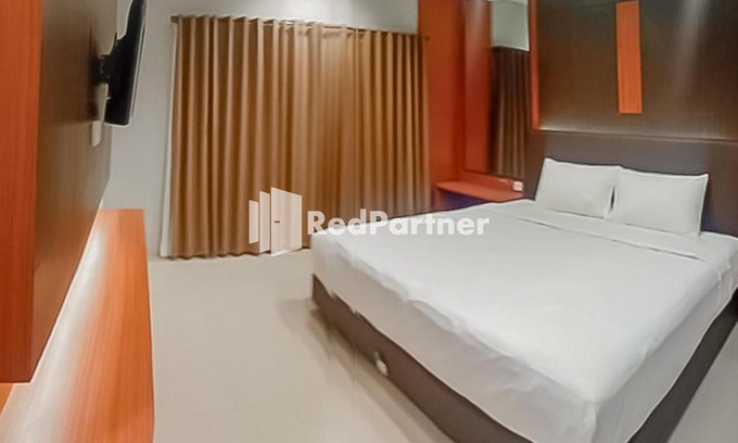 Banjar Hotel | Inviting Selaras Prima Guest House with Pool and Family Fun