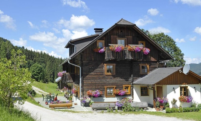 Schladming House | Group Retreat at Selbstversorgerhaus Herisch for 23 Guests
