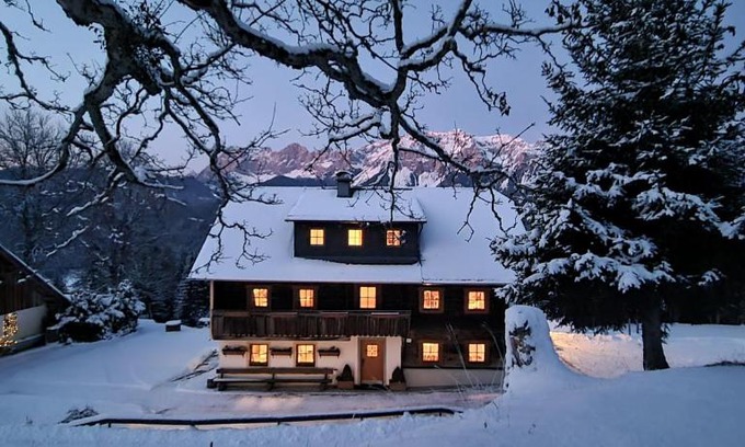 Schladming House | Oceanfront Retreat: Selbstversorgerhaus Herisch Awaits