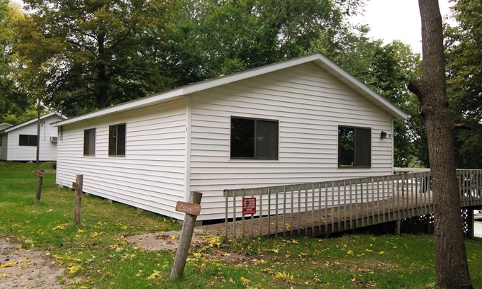 Richmond Cabin | Seldom Inn, a spacious 4BR cabin witch queens in every room! Great lake views!