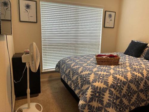 Fresno House | Top-Rated 1 Room with King Bed & Breakfast in Fresno, TX