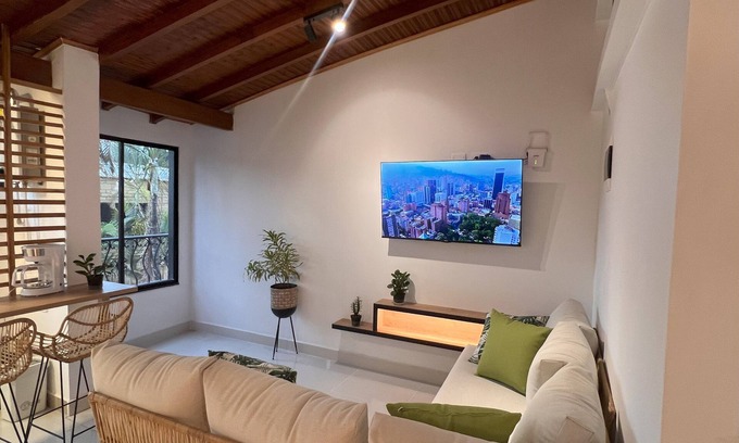 Santa Fe Apartment | SELECT Medellin-302-1-bedroom apartment with AC and WiFi Near El Poblado