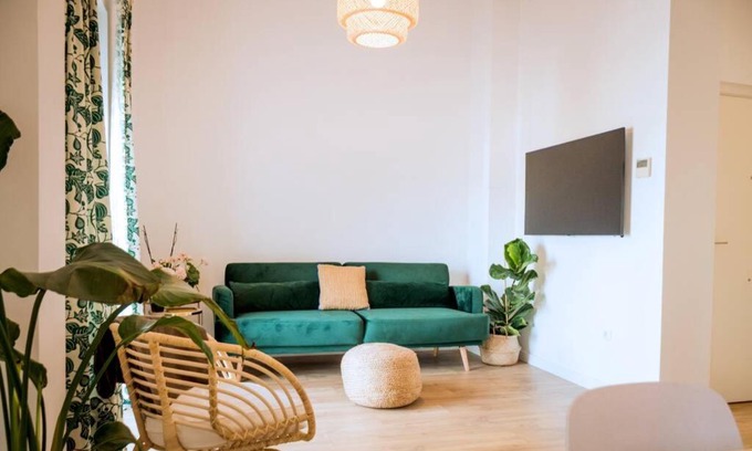 La Palmera-Reina Mercedes Apartment | Ideal Apartment with Easy Parking and Family-Friendly Amenities