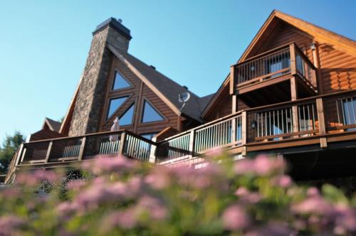 Amherst Apartment | Discover Selenia Lodge: Eco-Friendly Chalets in Laurentides