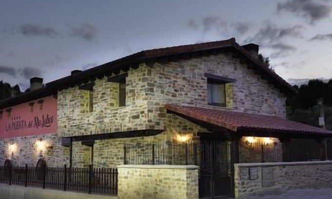 San Leonardo de Yague Cottage | Inviting Self-Catering La Puerta del Rio Lobos for 10 Guests