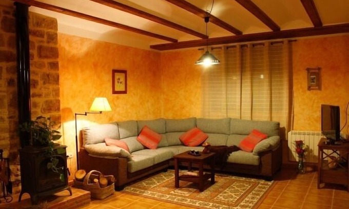 Fuentes de Rubielos Cottage | Pet-Friendly Self-Catering Rosella de Rubielos for 10 Guests