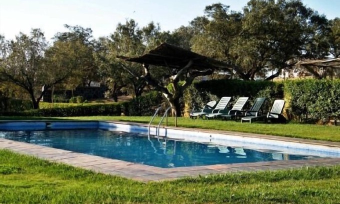 Herrera de Alcantara Cottage | Relaxing Retreat at Dehesa Tres Riveros for 8 Guests