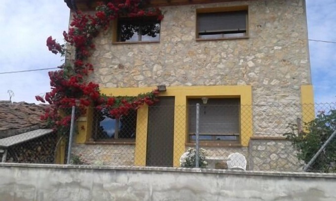 Muriel de la Fuente Cottage | Cozy La Fuentona: Ideal Self-Catering Stay for 5