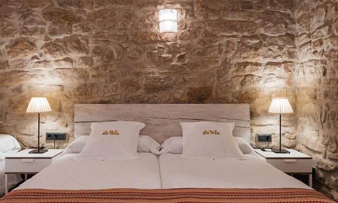Castellnou de Bages Cottage | Guest Rated 10/10: Self Catering La Vila D'Argençola for 8