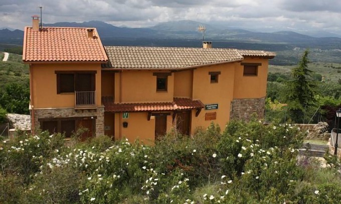 Berzosa del Lozoya Cottage | Cozy Self-Catering El Esguizaro with Pool & Pet-Friendly Access