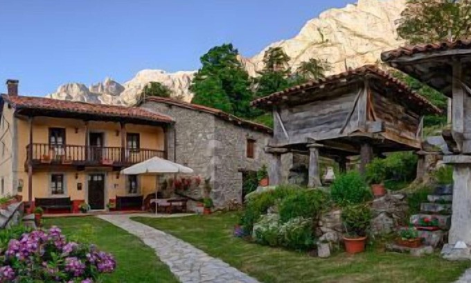 Cordinanes Cottage | Guest Rated: El Jermoso Self-Catering for 5 with Kitchen
