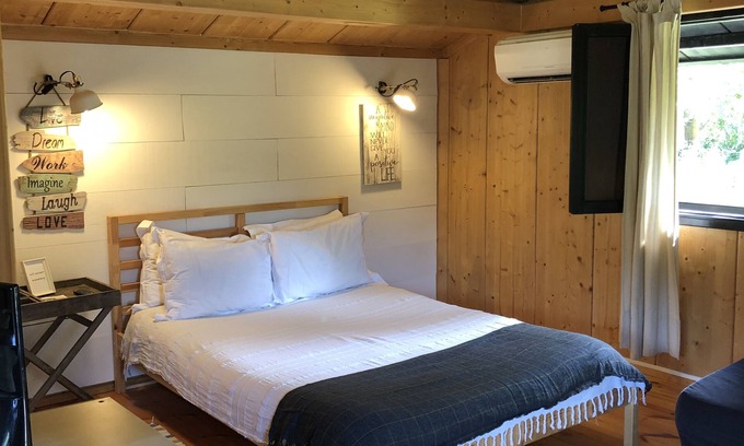 Arcos de Valdevez Cottage | Pet-Friendly Quinta Lamosa: Relaxing Stay for Two Awaits