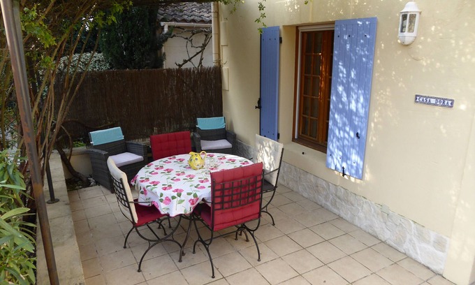 Rognonas Apartment | Top-Rated 2 Bedroom Apartment with Pool in Provence