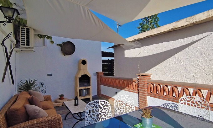 Nechite Cottage | Perfect Family Retreat at Balcón de Válor with Ocean Views