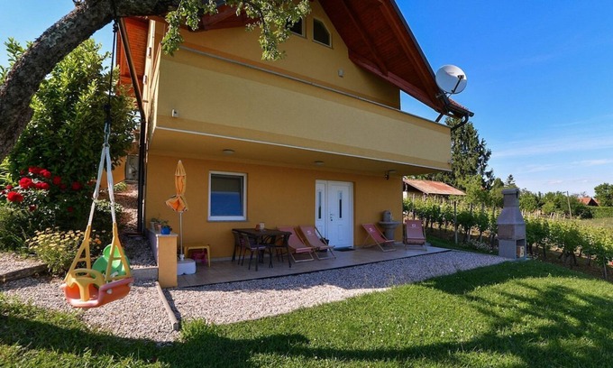 Brezice Cottage | Inviting Self Catering Cottage Studio with Lake Views