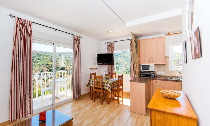 Totalan Cottage | Cozy De Oses Rural: Romantic Getaway with Ocean View